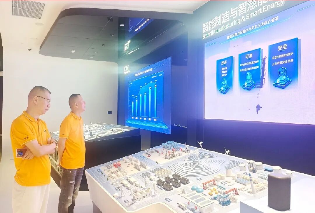 葆德管理团队在腾讯展厅合影
