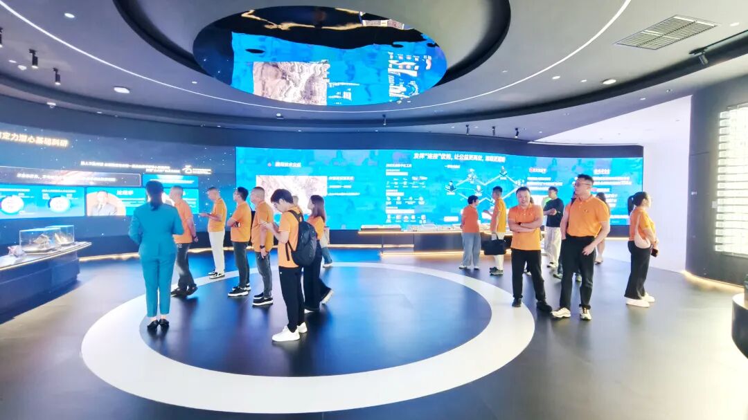 葆德团队参观腾讯展厅了解前沿技术