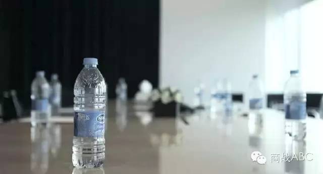 3.jpg 最成功的矿泉水包装营销:只卖半瓶水,销量却