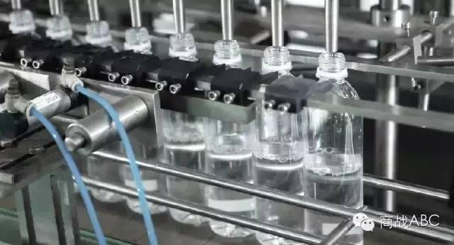 7.jpg 最成功的矿泉水包装营销:只卖半瓶水,销量却